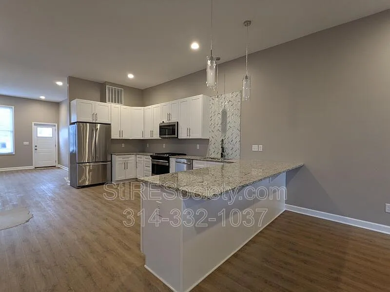 3 bed, 2.5 bath, 1977 sqft, $2,875 — Photo 2