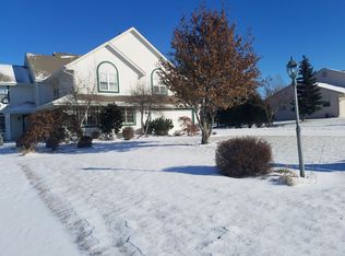 3205 S Ridgecrest Ct, New Berlin, WI 53151