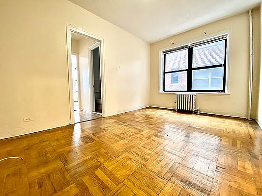 4th image of 43-18 39th Pl #35