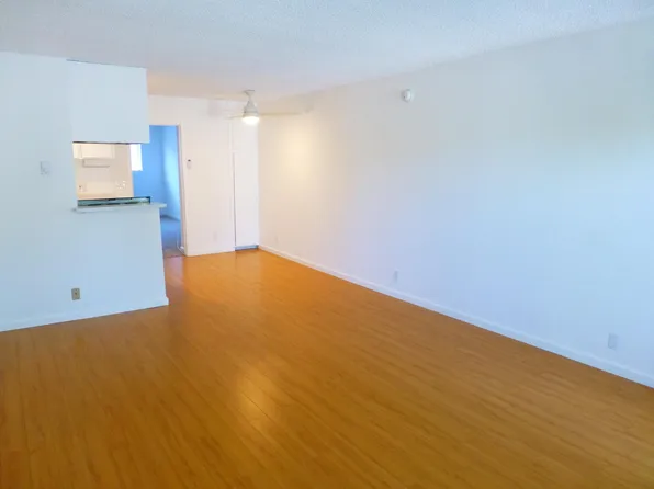 11932 Courtleigh Dr #7, Los Angeles, CA 90066