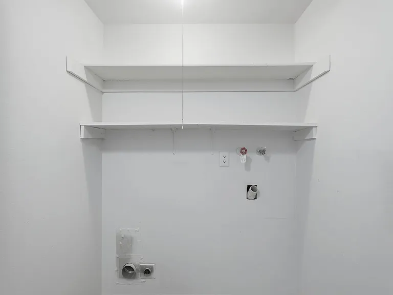 Woods Crossing Apartments — Photo 29