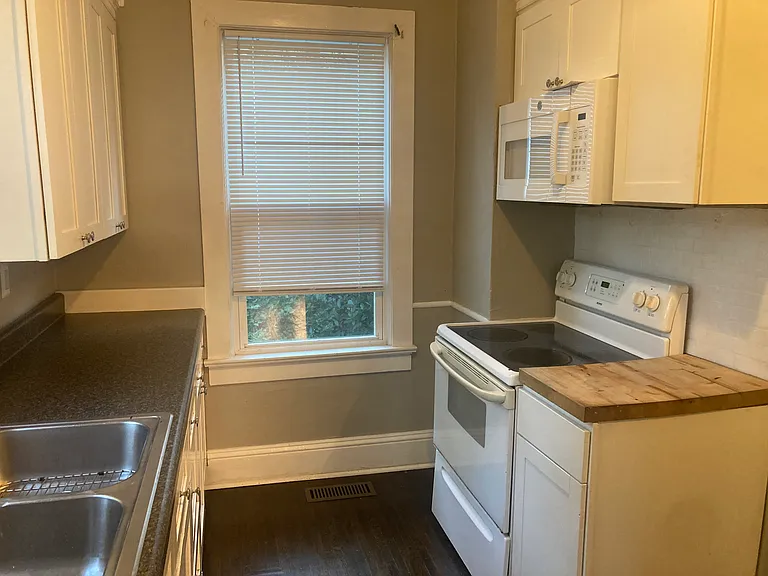 4316 Fort Ave — Photo 5