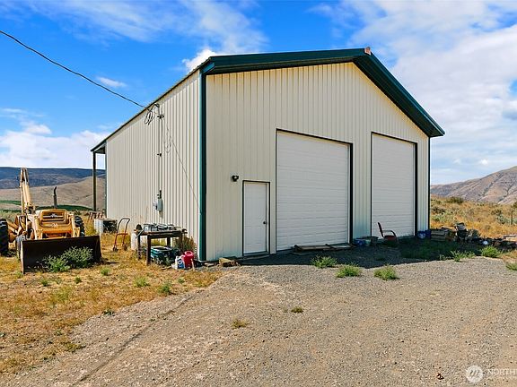 3rd image of 723 Burbank Creek Road