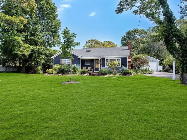 127 Fairview Ave, Bayport, NY 11705