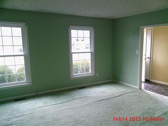 2nd image of 858 Kingsway Dr