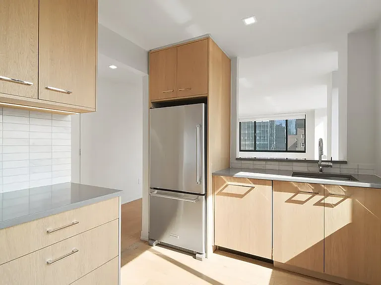 Columbus Cir #N12F — Photo 12