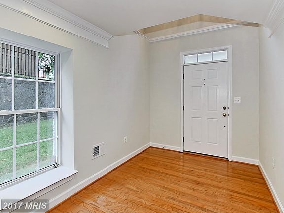 4th image of 4009 Park Chase Dr