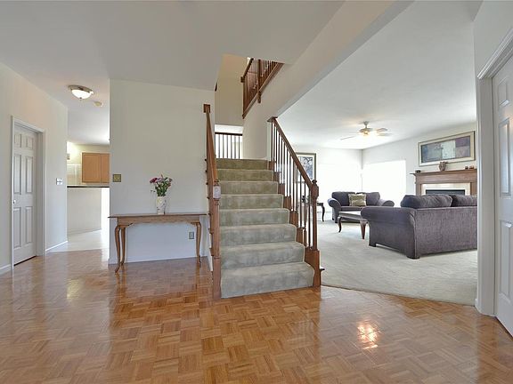 4th image of 10 Ashton Oak Ct