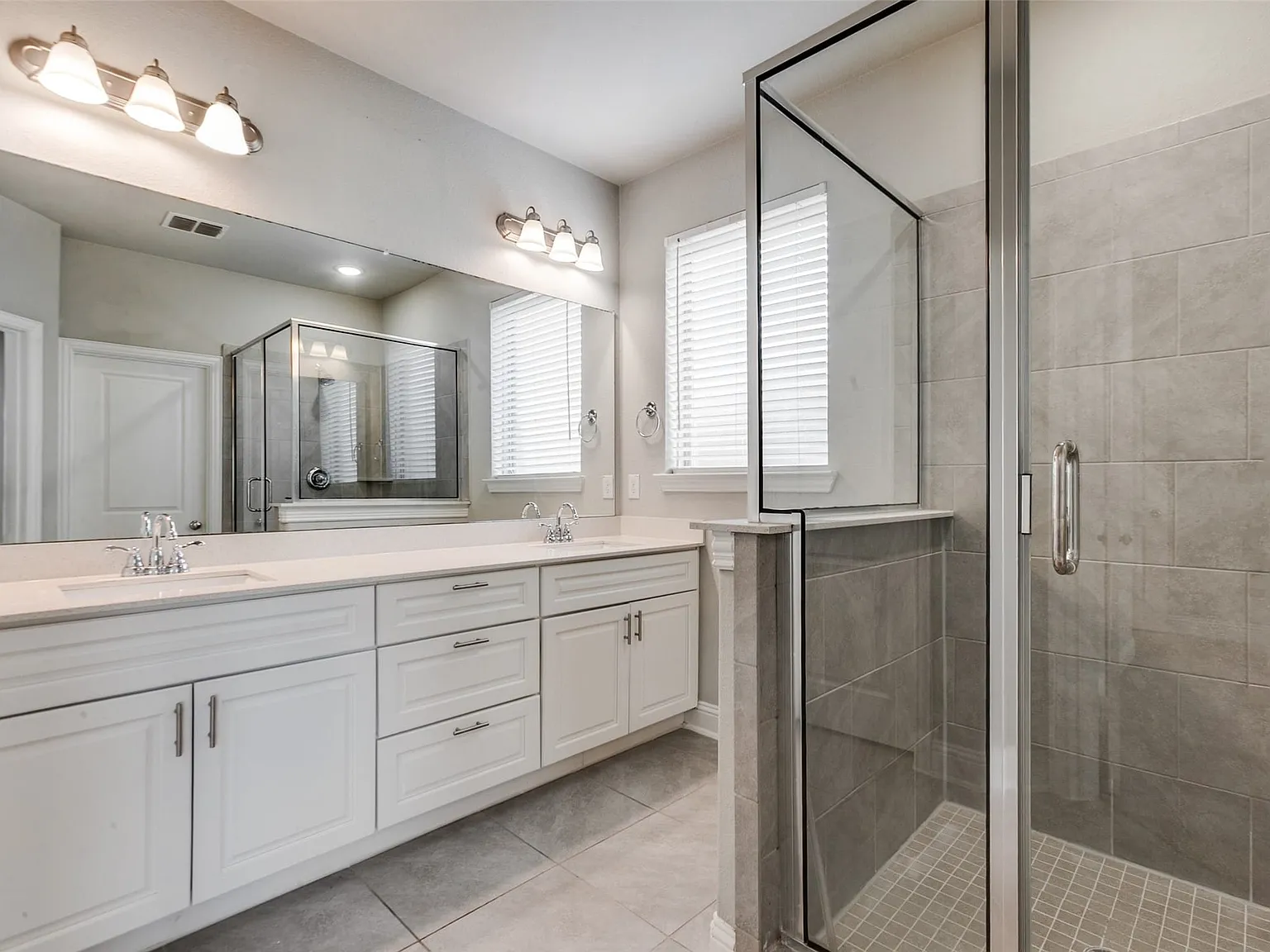 3 bed, 3.5 bath, 1940 sqft, $3,200 — Photo 4