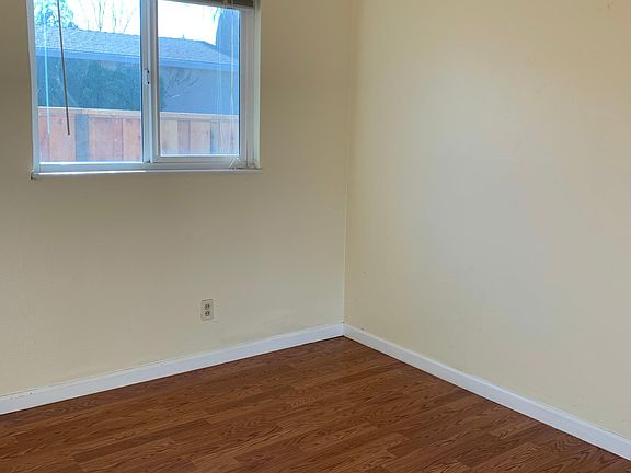 4th image of 2948 Leigh Ave