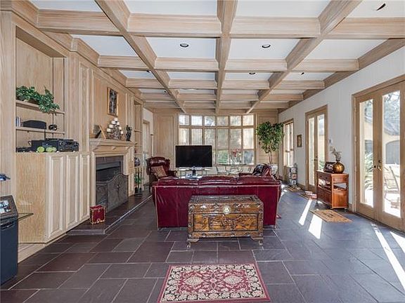 5th image of 4225 Versailles Ave
