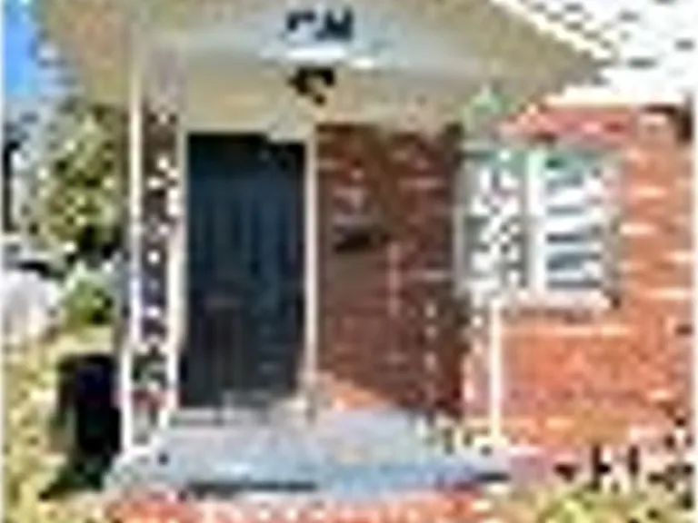 2555 Myra St — Photo 4