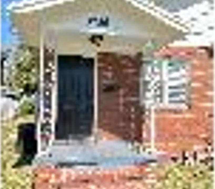 2555 Myra St