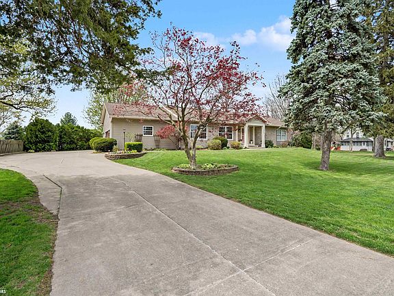 2nd image of 2937 Cliff Rd