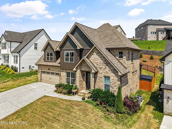 3rd image of 2214 Hickory Crest Ln