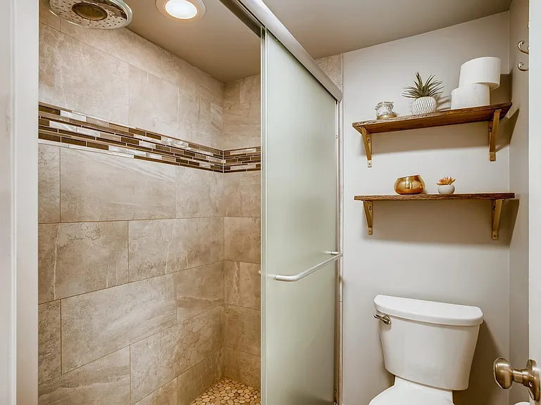 1433 N Williams St #303 — Photo 6
