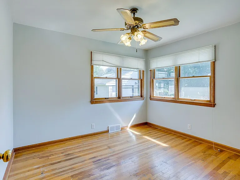 2110 Boudreau Dr — Photo 12