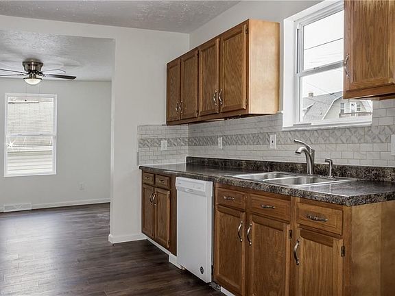 5th image of 54 Carlton Dr
