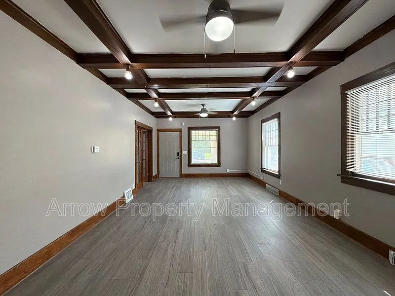 3 bed, 1.0 bath, 1232 sqft, $1,195 — Photo 2