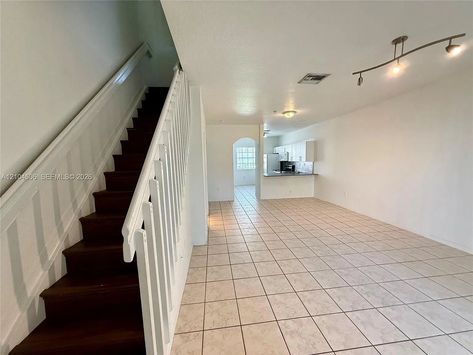 Las Brisas At Doral Condo — Photo 2