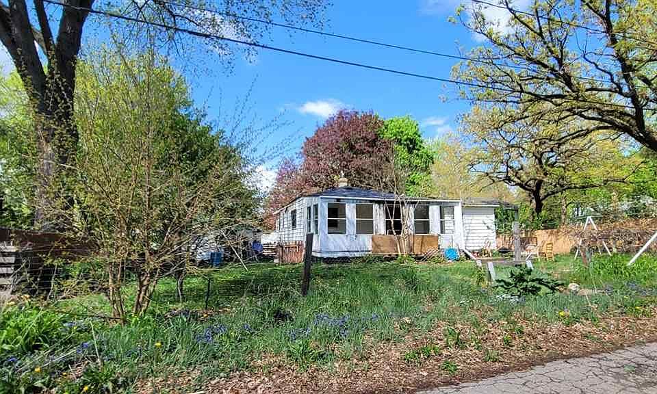2nd image of 404 Maple Ave
