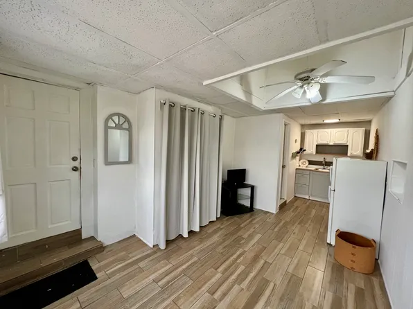 370 NE 166th St #B, Miami, FL 33162