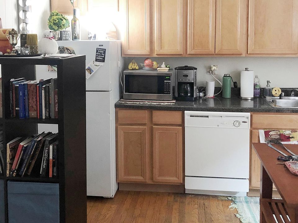 1st image of 2127-2129 N Dayton St #204