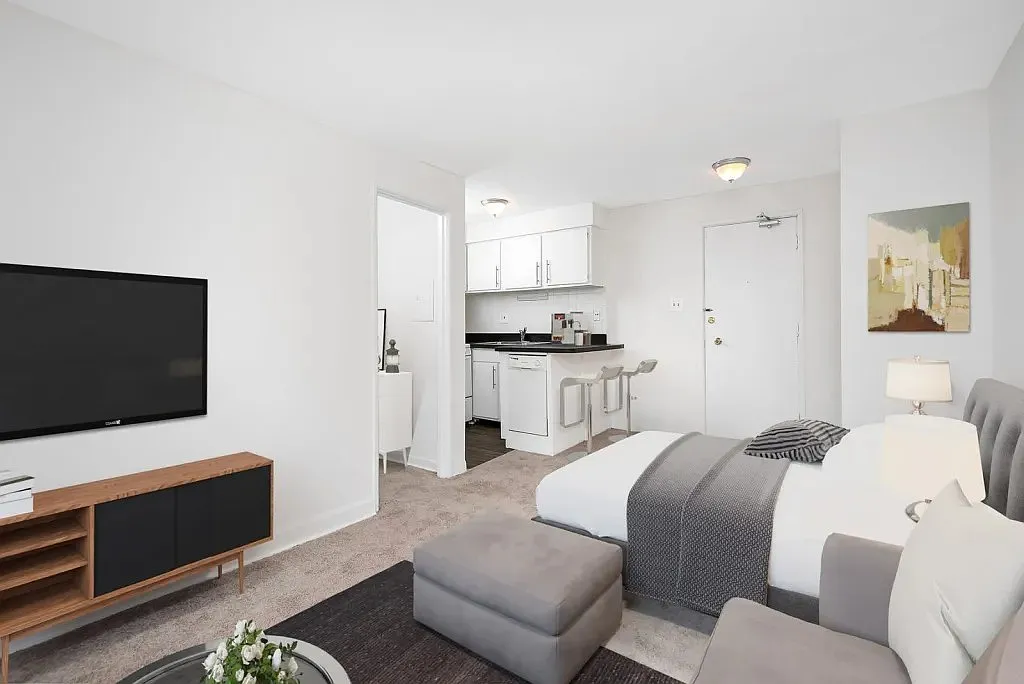 455 W. Wellington — Photo 1
