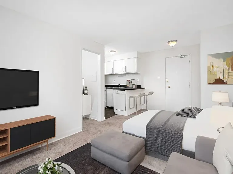 455 W. Wellington — Photo 1