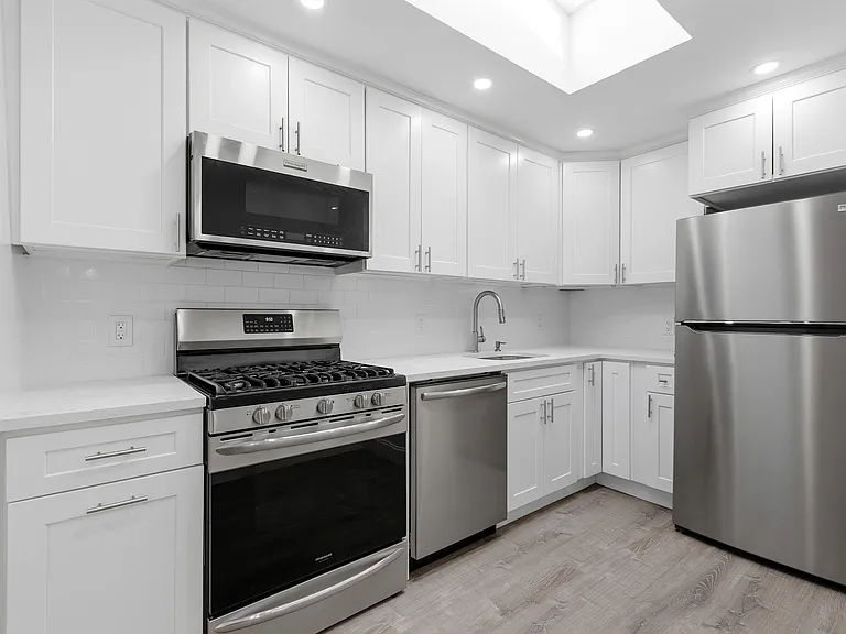 56 S Highland Ave #D1 — Photo 8