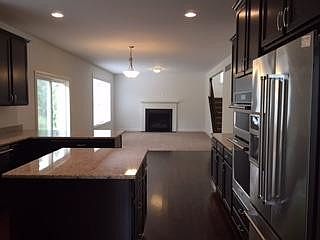 4th image of 8509 Parkridge Dr #137