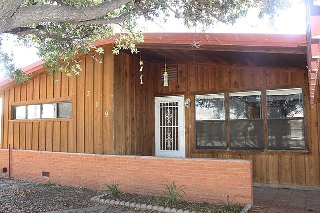 1st image of 309 River Oaks St