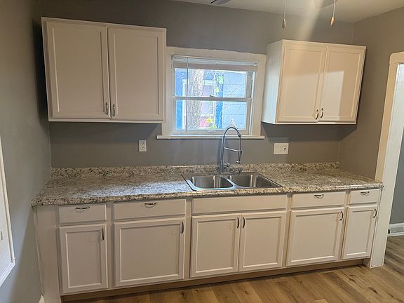 5th image of 1916 E 55th St
