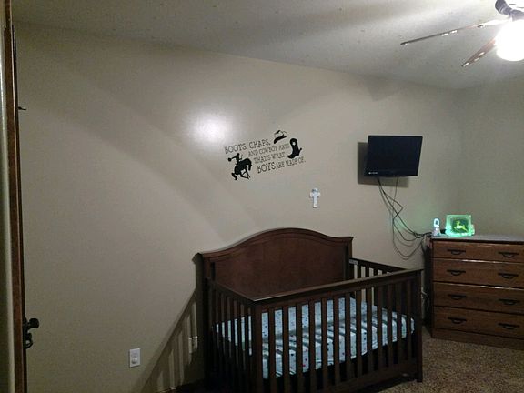 3rd image of 1001 Meadowbrooke Ln