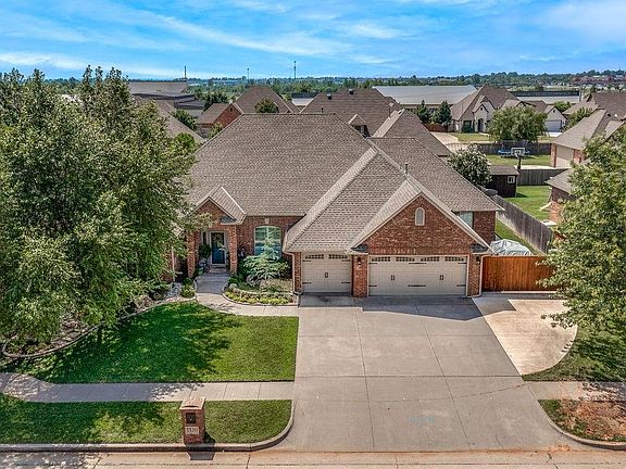 2nd image of 1120 Cambridge Dr