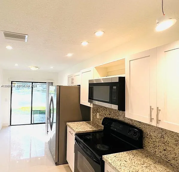 4157 SW 85th Ave #3 — Photo 4