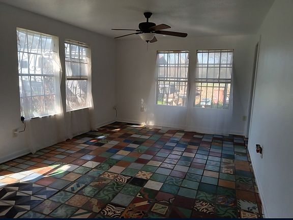4th image of 811 Bernard Dr