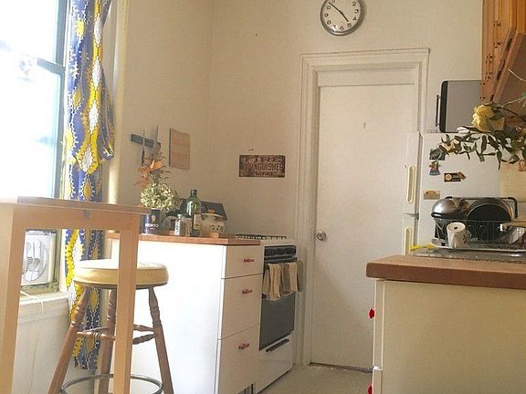 2nd image of 3038 30th St APT 4R
