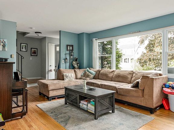 4th image of 12 Grenville Ave