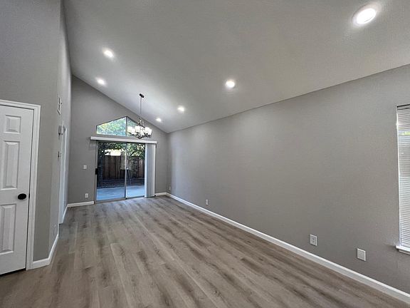 3rd image of 550 Costigan Cir