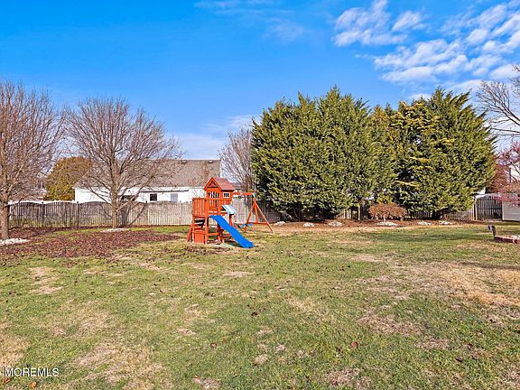 4th image of 16 Galway Drive