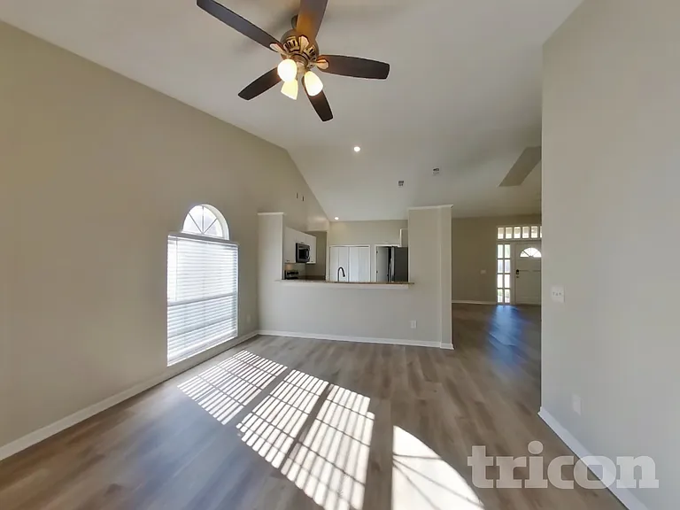 1021 Whittier Cir — Photo 3