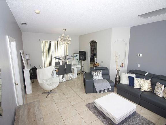 3rd image of 302 Ferrara Ct