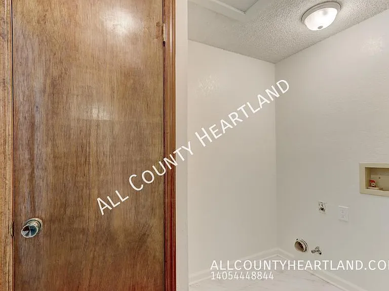 2121 Meench Dr — Photo 20