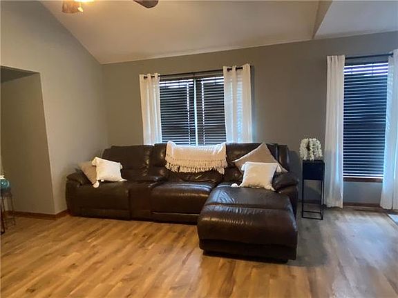 5th image of 100 Amanda Ct