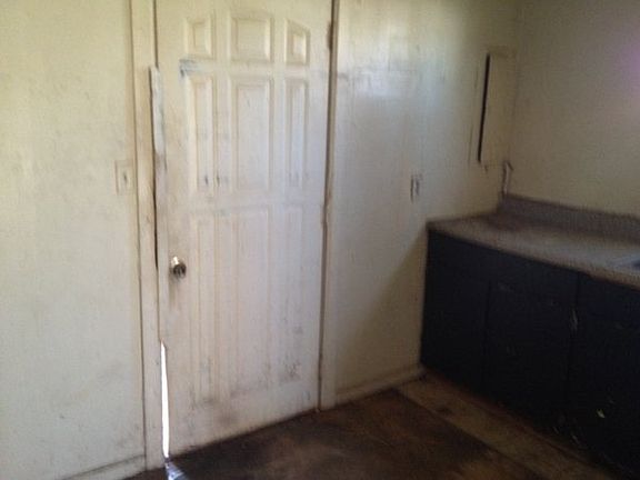 4th image of 2118 Walker Ave