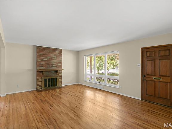 3rd image of 1043 Midland Blvd