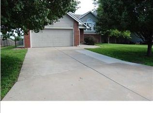 1685 N Prairie Run Cir, Mulvane, KS 67110