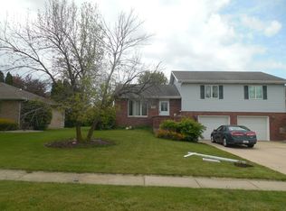 1009 John St #A, Yorkville, IL 60560