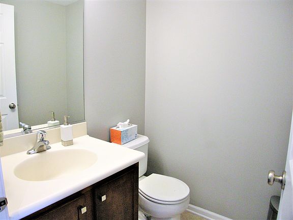 5th image of 1115 N Claremont Dr